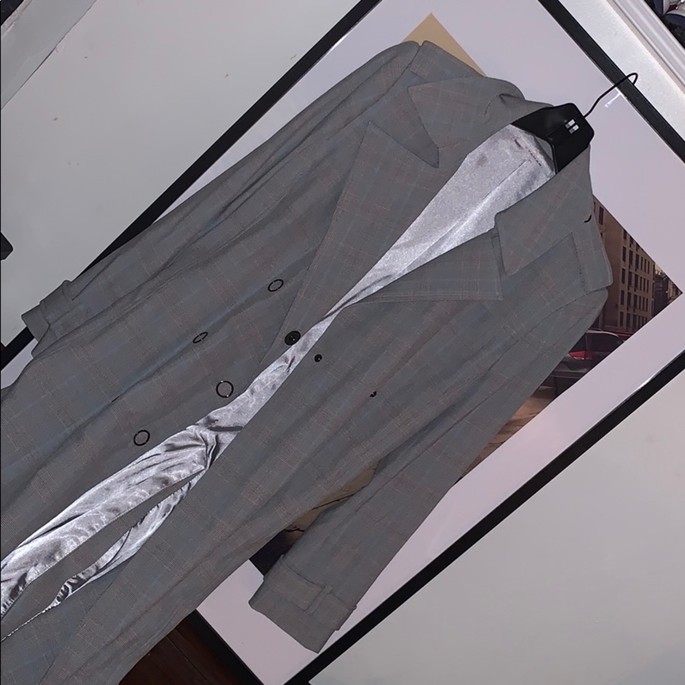 Tahari Trench Coat (BRAND NEW) with tags.